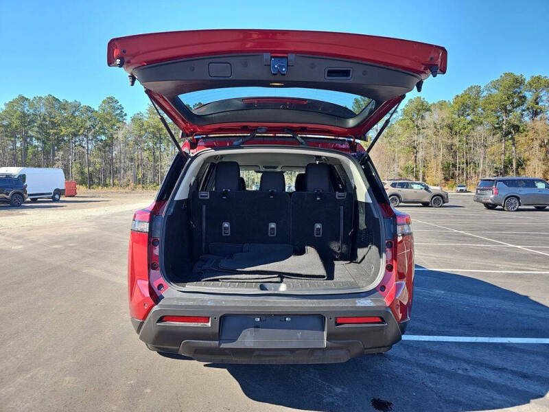 2024 Nissan Pathfinder SV