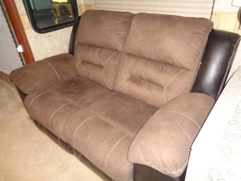 2008 Freightliner XCS Chassis