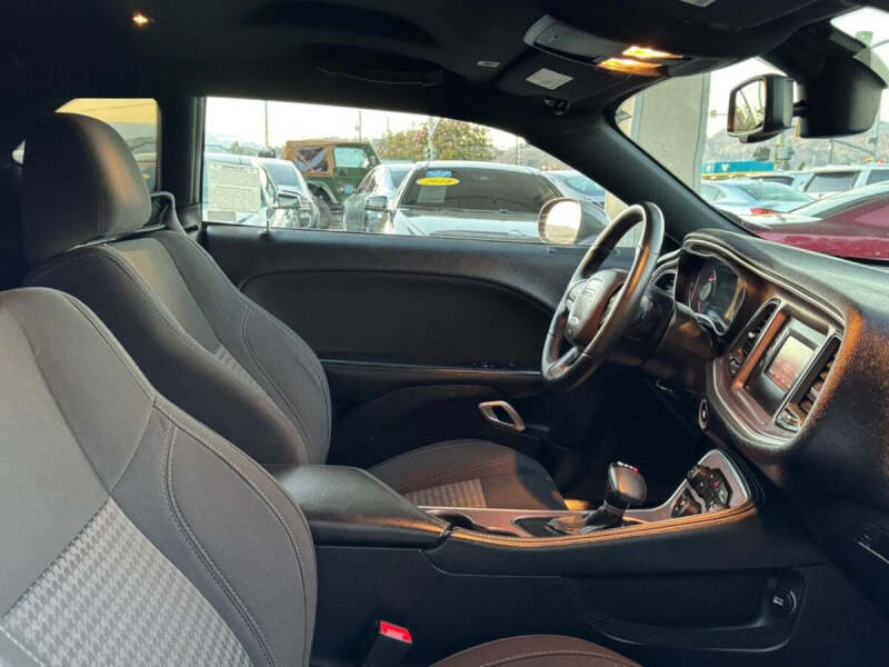 2017 Dodge Challenger SXT