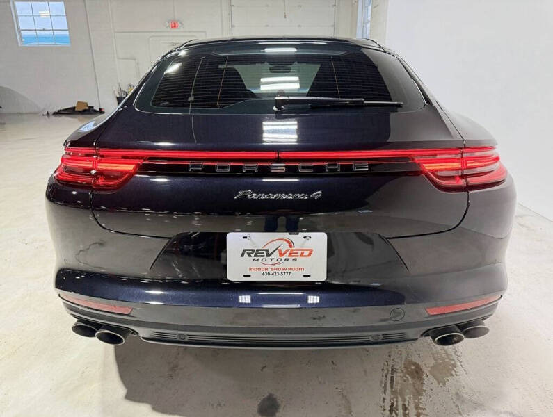 2018 Porsche Panamera 4