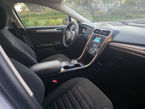 2017 Ford Fusion Hybrid SE