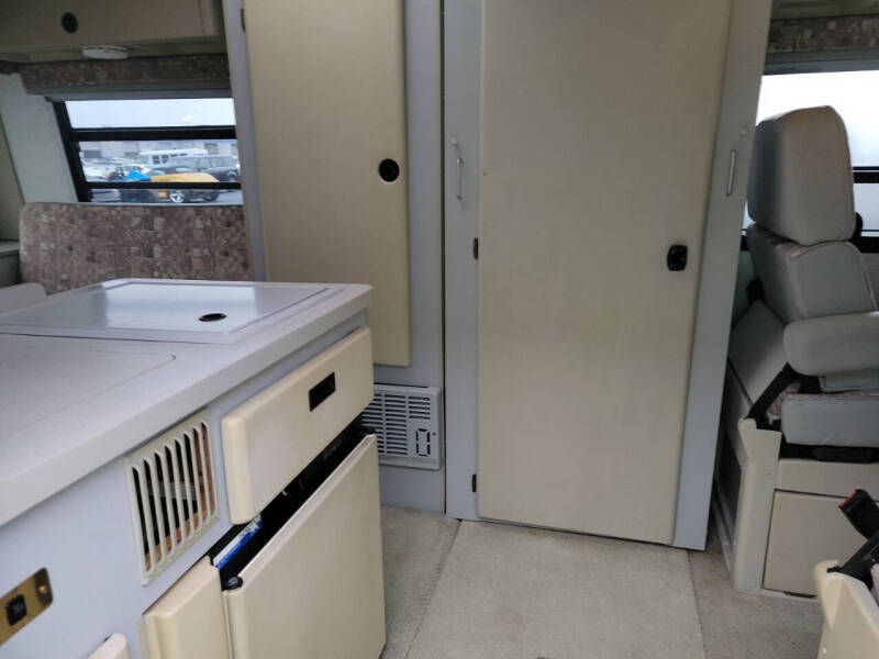 2002 Winnebago Rialta 22QD