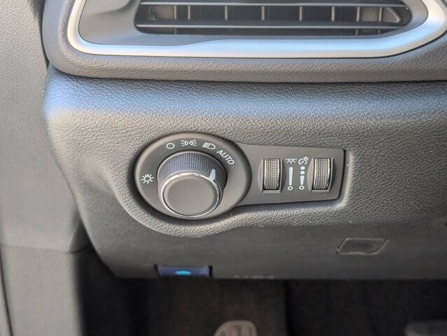 2026 Chrysler Voyager LX