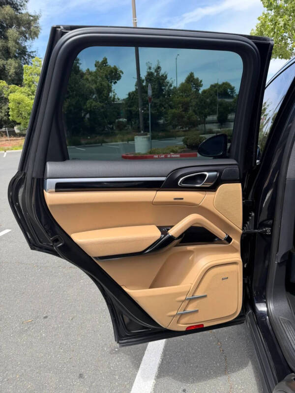 2016 Porsche Cayenne S E-Hybrid