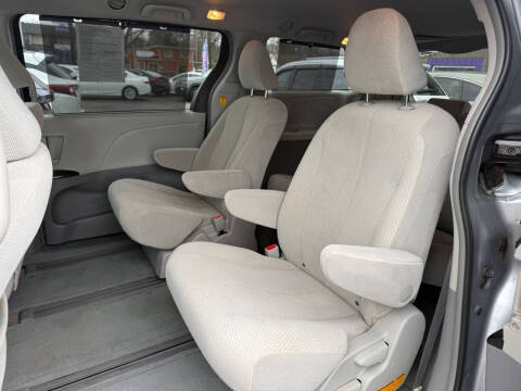 2012 Toyota Sienna LE 7-Passenger