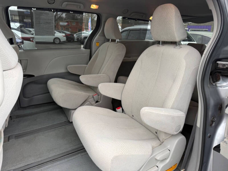 2012 Toyota Sienna LE 7-Passenger