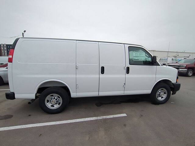 2025 Chevrolet Express 2500