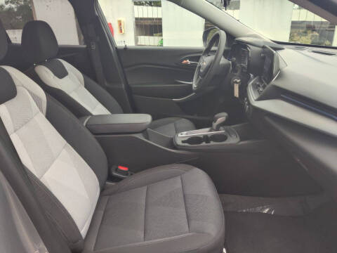 2025 Chevrolet Trax LS