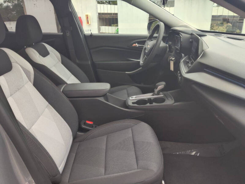 2025 Chevrolet Trax LS