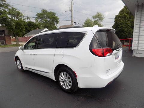 2017 Chrysler Pacifica Touring-L