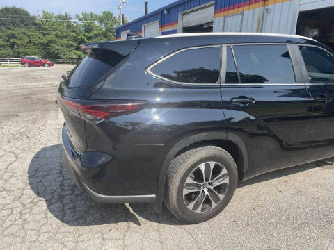 2024 Toyota Highlander LE