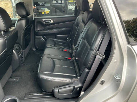 2017 Nissan Pathfinder SL