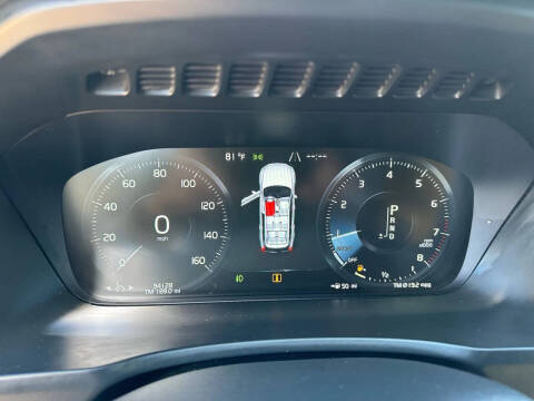 2016 Volvo XC90 T6 Momentum