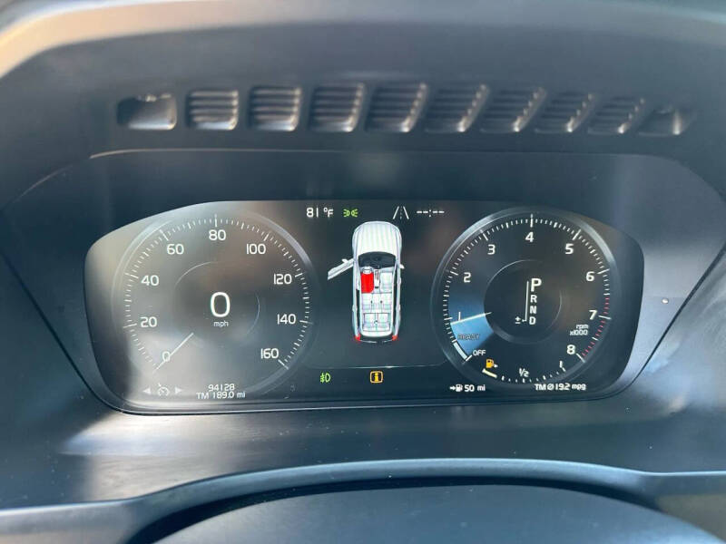 2016 Volvo XC90 T6 Momentum