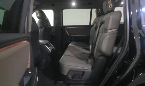 2024 Rivian R1S Adventure