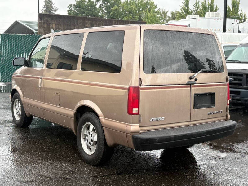 2003 Chevrolet Astro LT