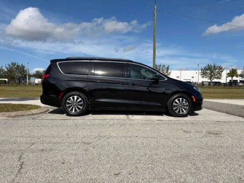 2022 Chrysler Pacifica Hybrid Touring L