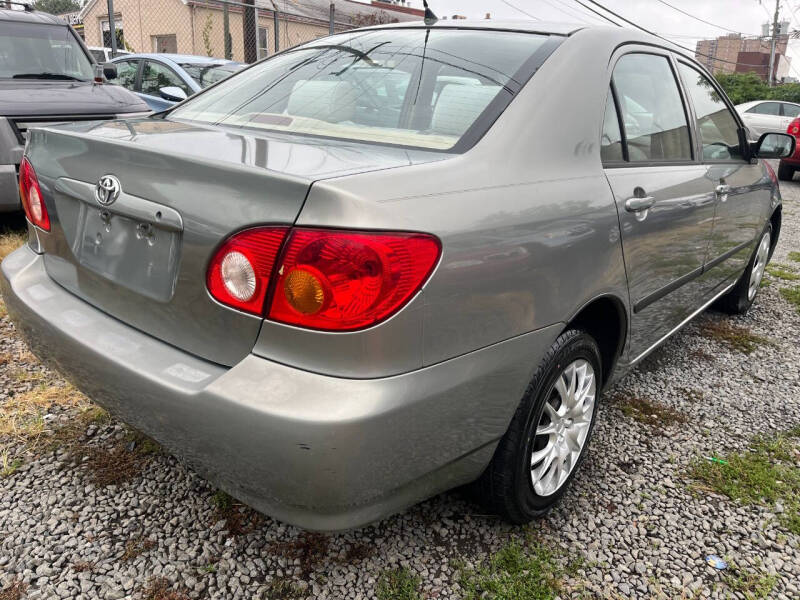 2004 Toyota Corolla CE photo 5