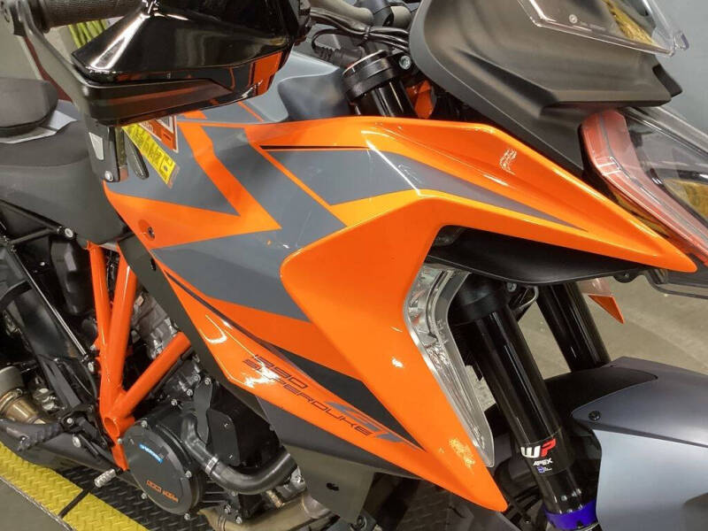 2023 KTM 1290 Super Duke GT