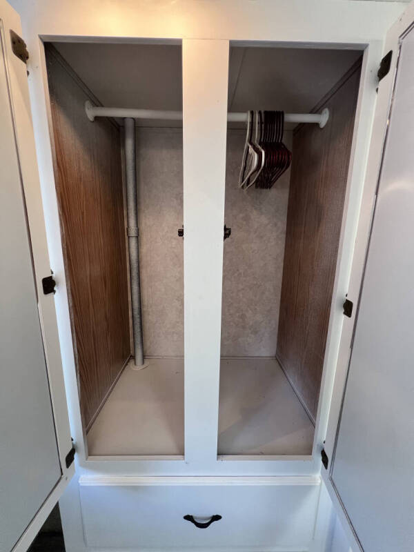 2005 Cougar  High Country 285