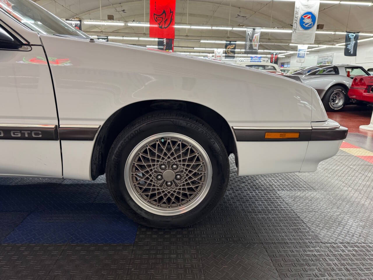 1989 Chrysler Le Baron 28