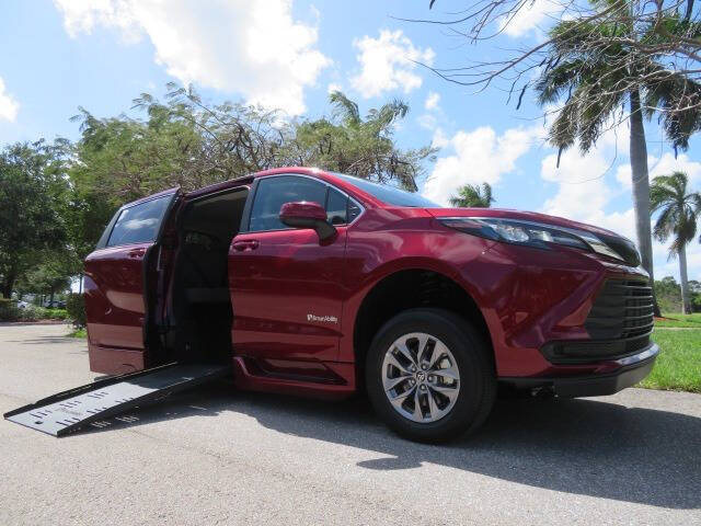 2026 Toyota Sienna LE 8-Passenger