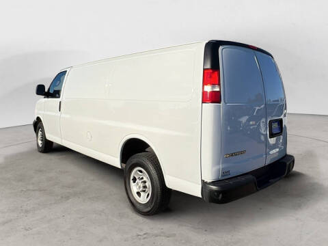 2022 Chevrolet Express 2500