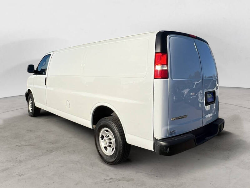 2022 Chevrolet Express 2500