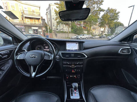 2017 Infiniti QX30 Luxury