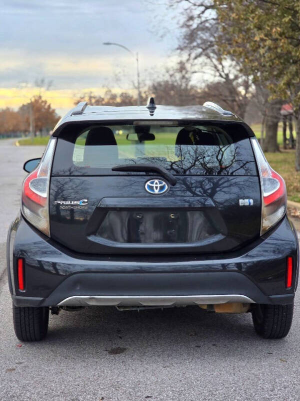 2018 Toyota Prius c Three photo 9