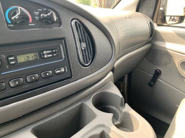 2005 Ford E-Series E-350 SD