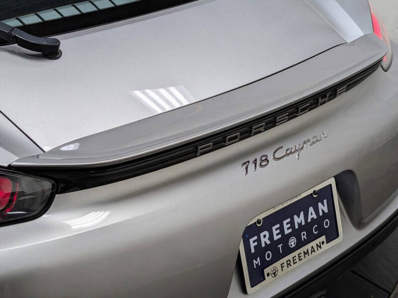 2022 Porsche 718 Cayman T