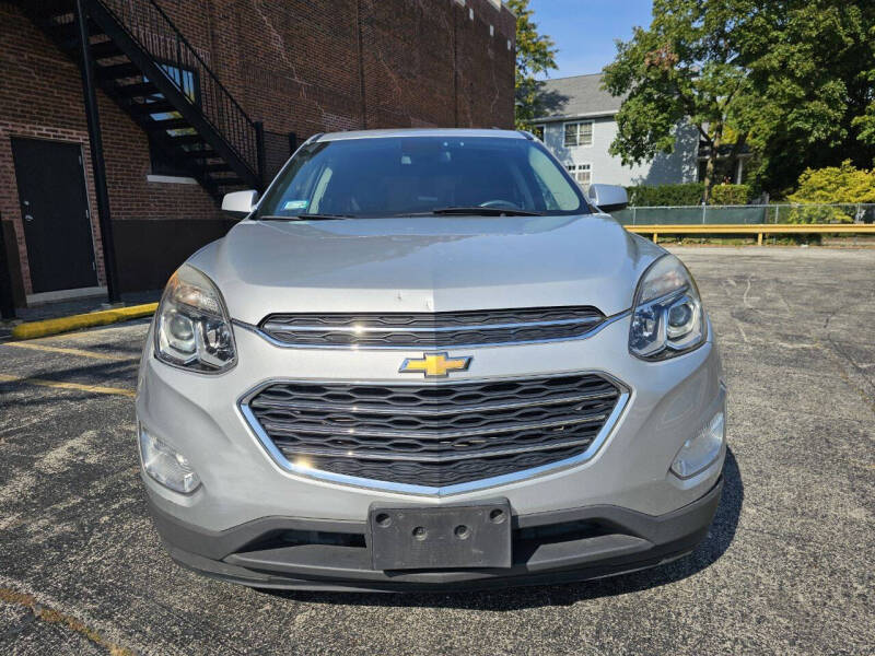 2017 Chevrolet Equinox LT photo 2