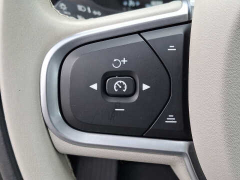 2021 Volvo XC60 T5 Momentum