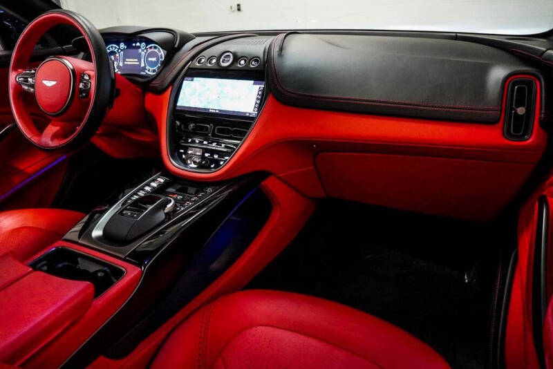 2021 Aston Martin DBX