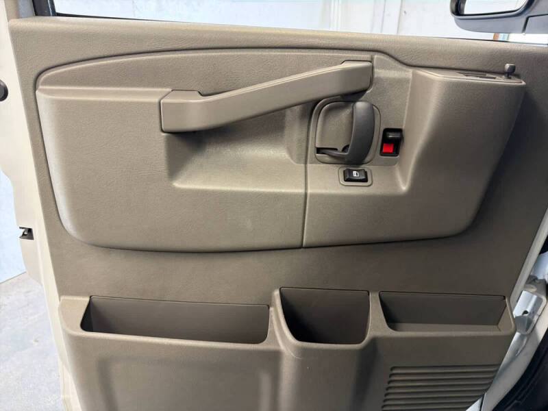 2023 Chevrolet Express 2500