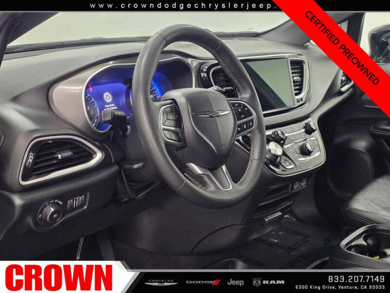 2025 Chrysler Pacifica Select