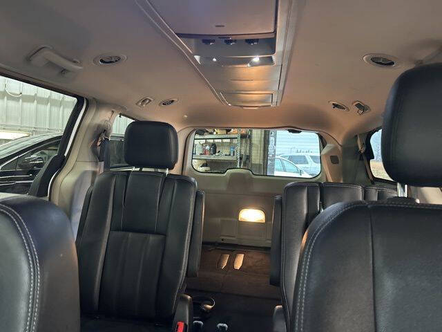 2016 Chrysler Town and Country Touring