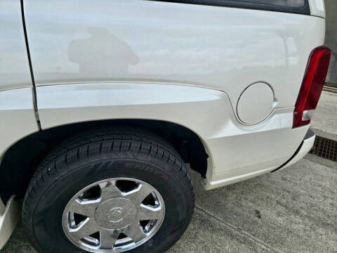 2004 Cadillac Escalade