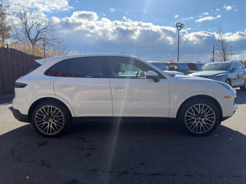 2022 Porsche Cayenne Platinum Edition