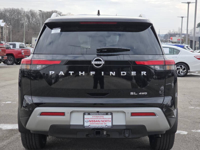 2025 Nissan Pathfinder SL