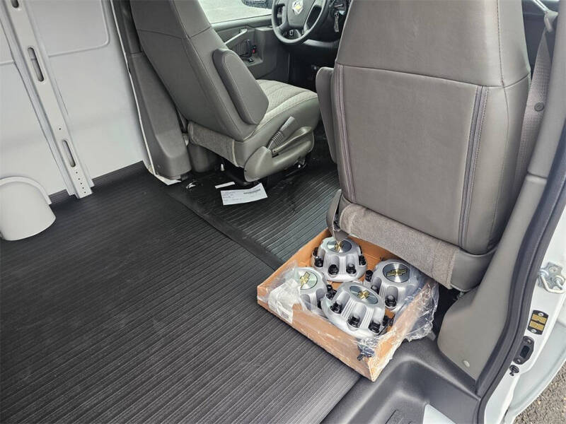 2025 Chevrolet Express 3500