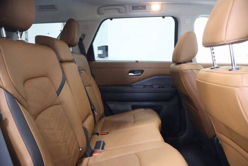 2025 Nissan Pathfinder Platinum