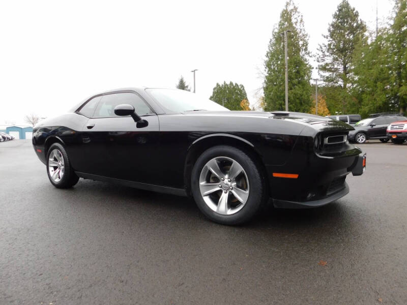 2015 Dodge Challenger SXT's photo