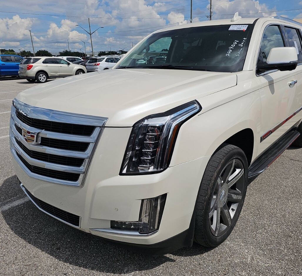 Cadillac Escalade's photo