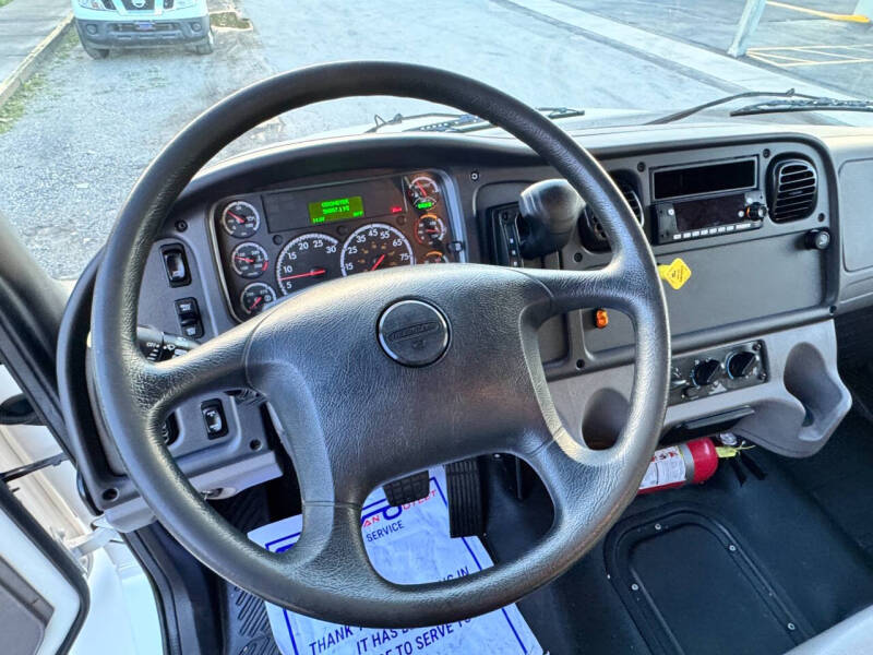 2023 Freightliner M2 106