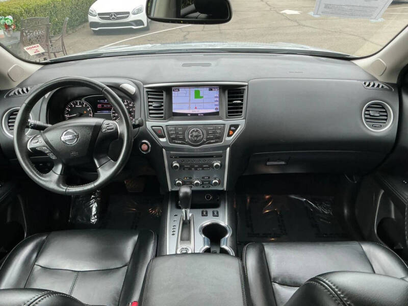 2017 Nissan Pathfinder SL