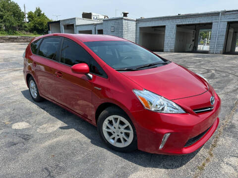 2014 Toyota Prius v Five
