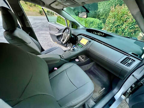 2010 Toyota Prius III