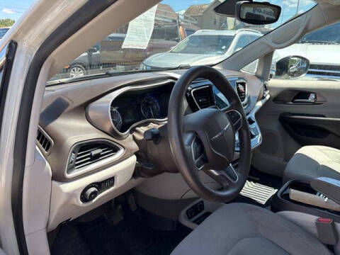 2017 Chrysler Pacifica Touring-L